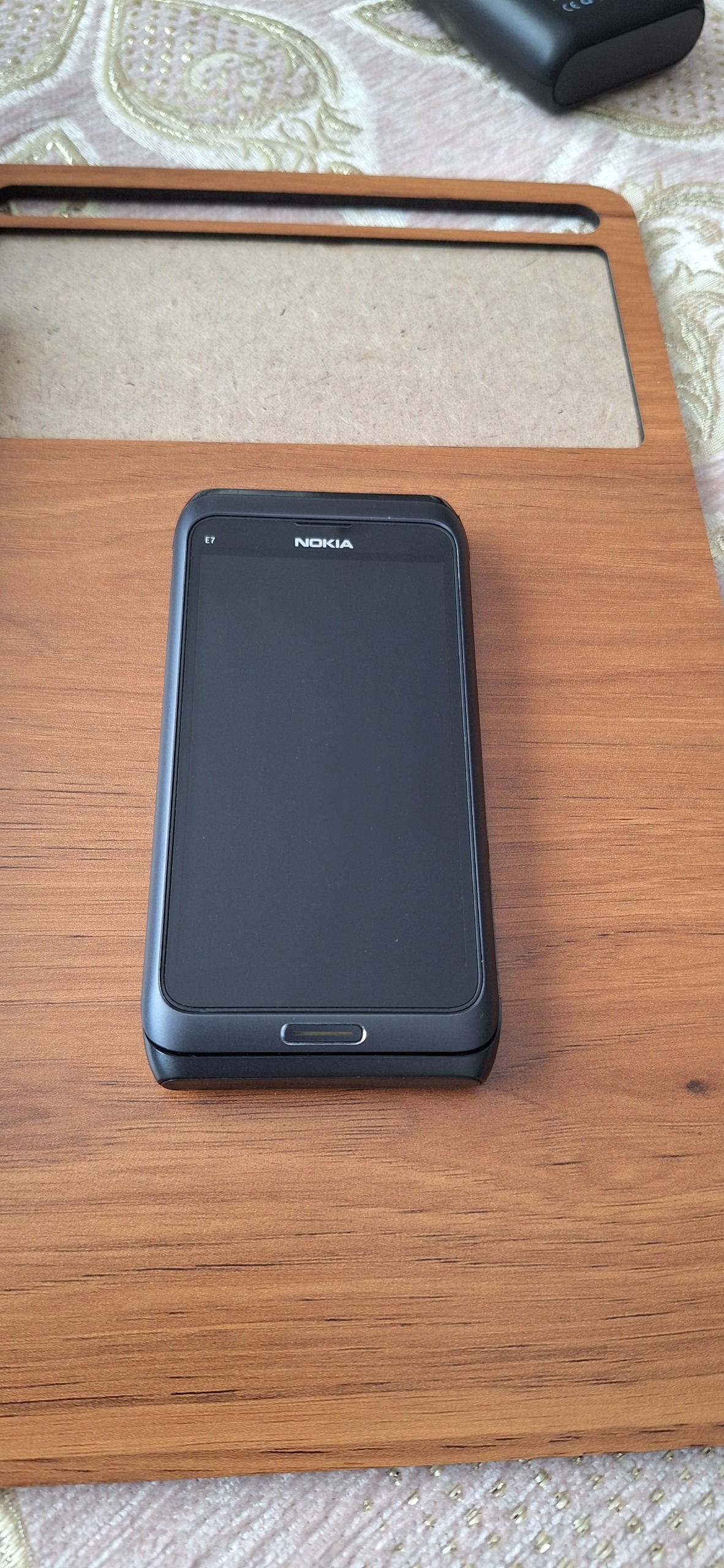 نوکیا E7 یا NOKIA E7