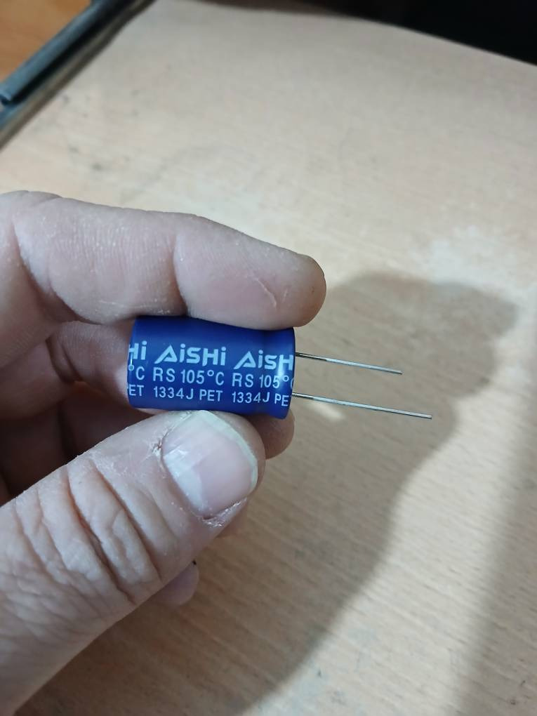 خازن 3300 میکروفاراد 16 ولت تعداد 79 عدد