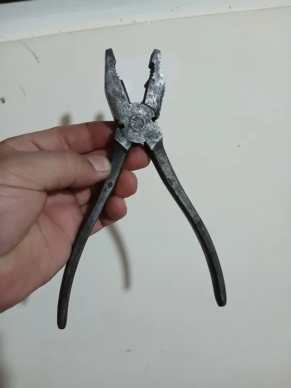 انبردست روسی مهردار