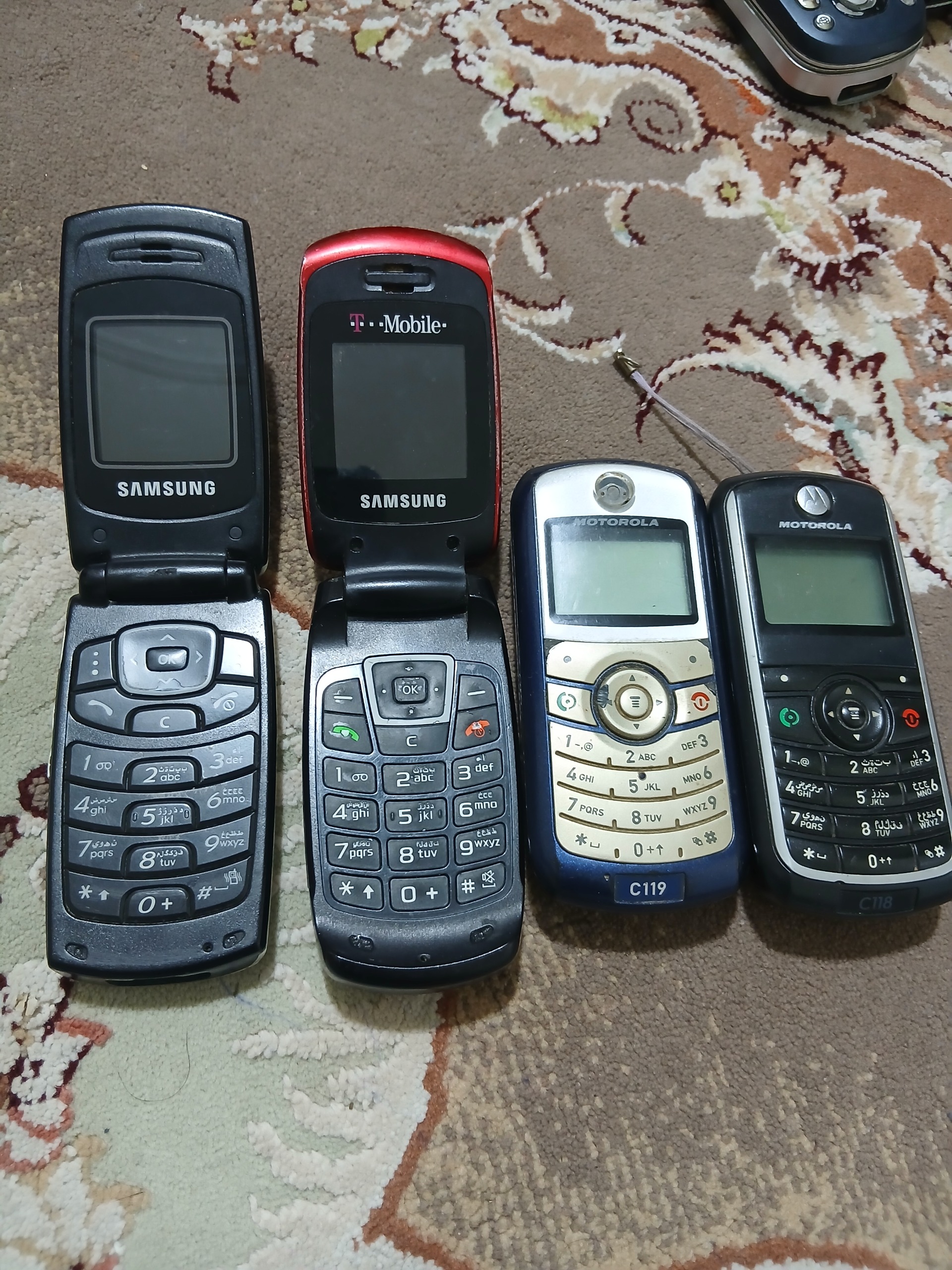 گوشی قدیمی موتورلا و ساسمونگ