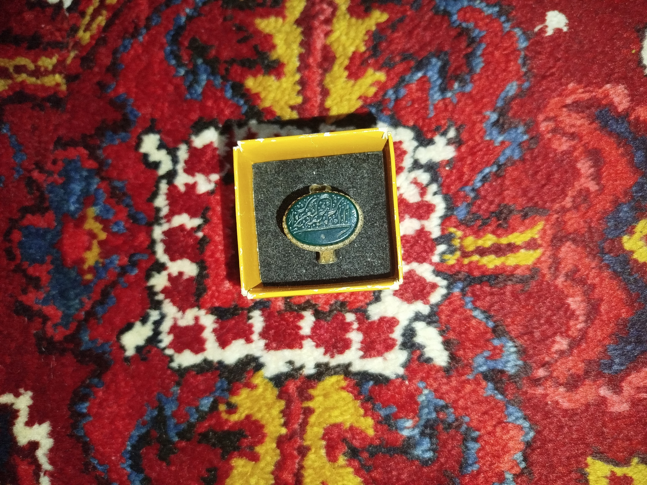 انگشتر عقیق سبزغلیظ خطی