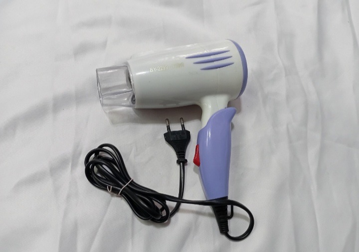 سشوار دسته تاشو با سری هدایت باد BY-2299 1700W