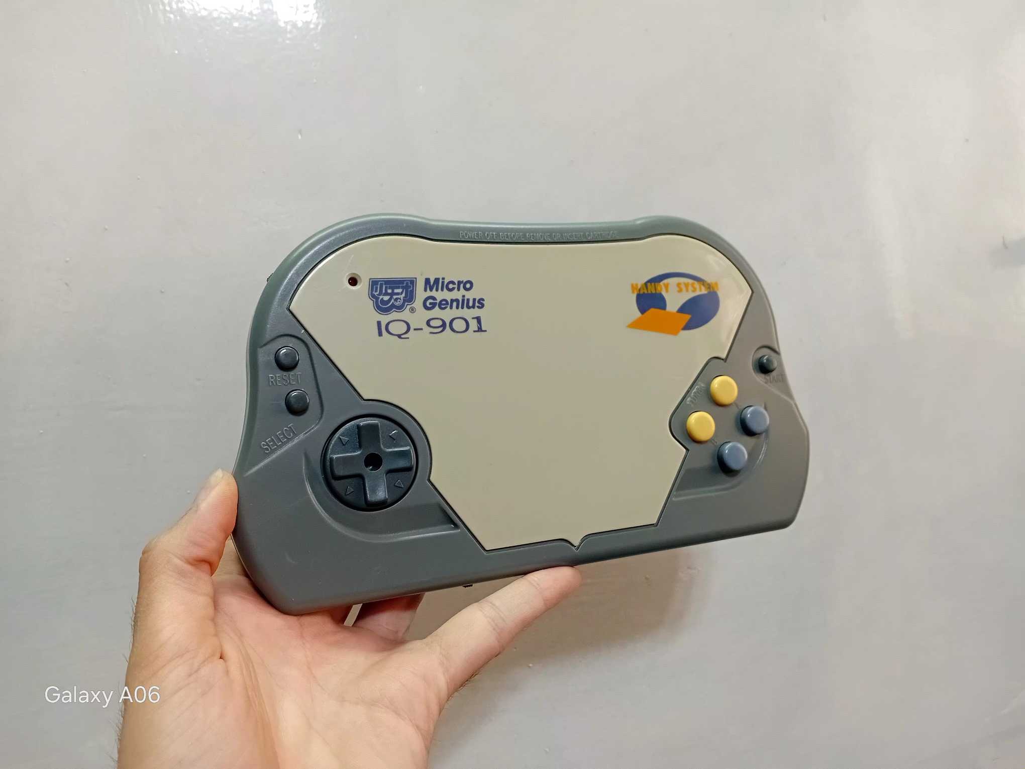 میکرو کلکسیونی سالم جنیوس iQ901 با درب باتری