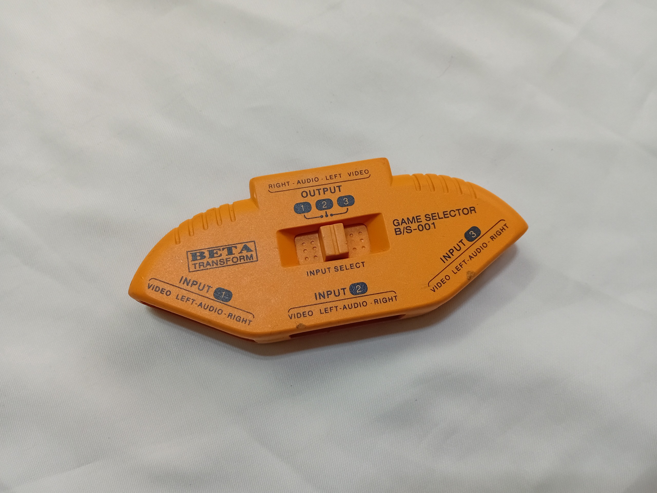 تبدیل AV یک به سه مناسب کنسول بازی