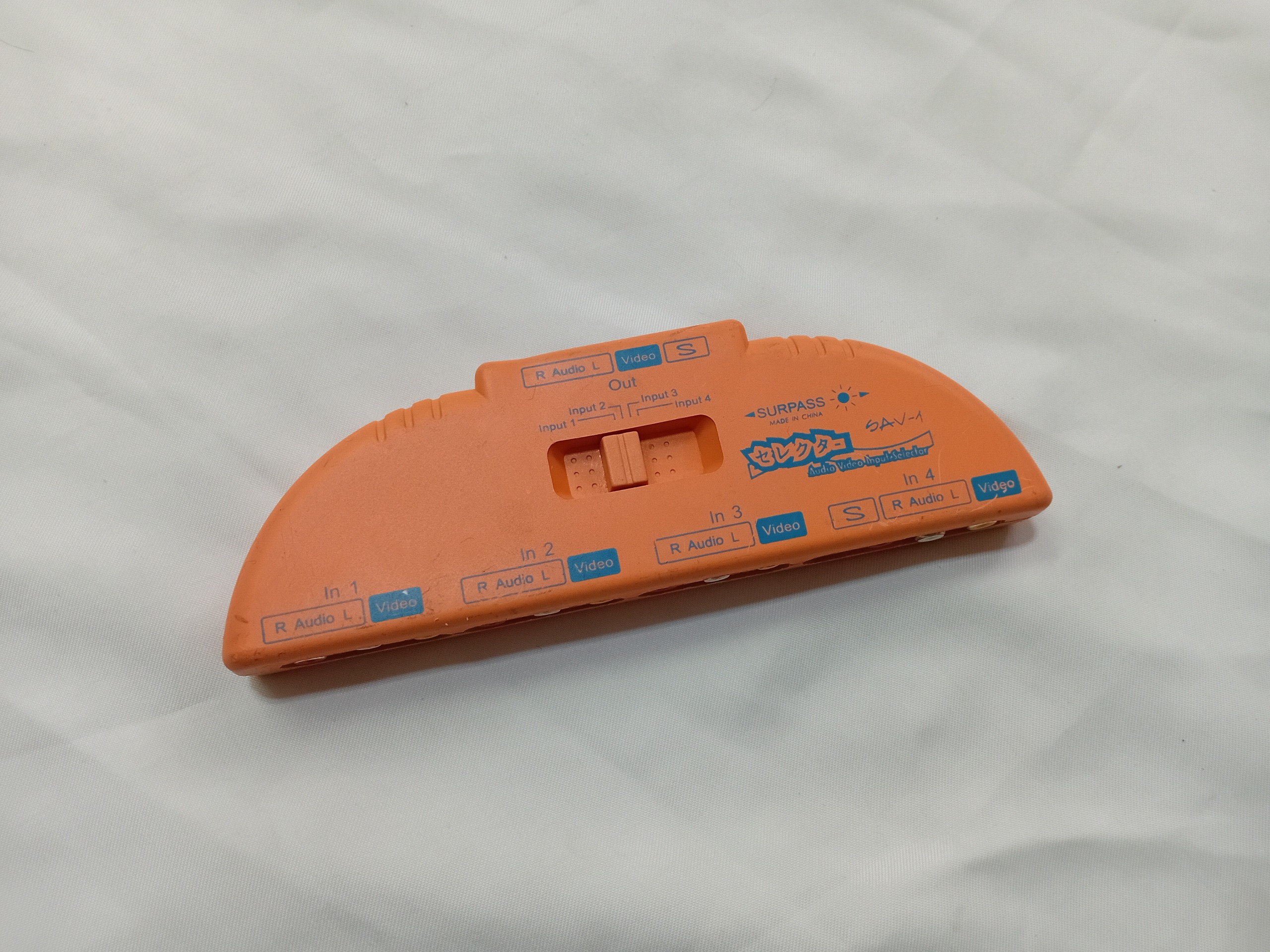 تبدیل یک به چهار AV مناسب کنسول بازی و