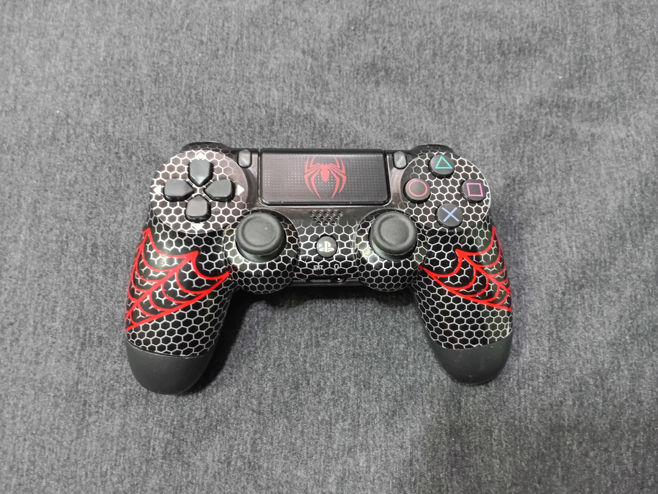 دسته پلی استیشن 4 طرح مرد عنکبوتی