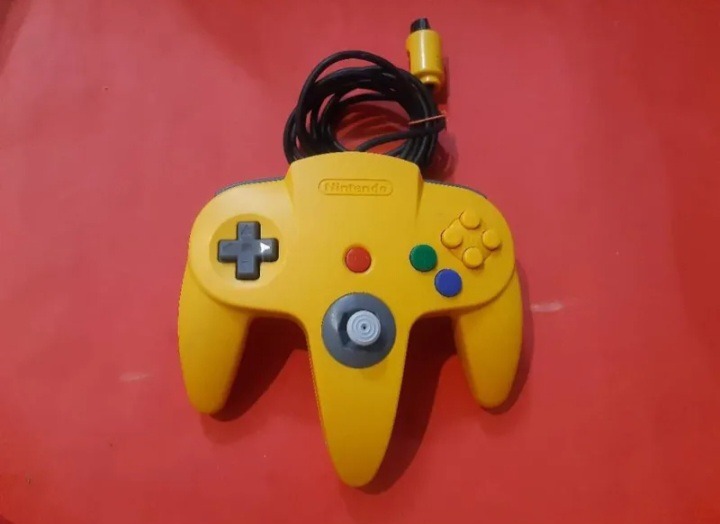 دسته زرد اورجینال آرشیویی کلکسیونی نینتندو 64