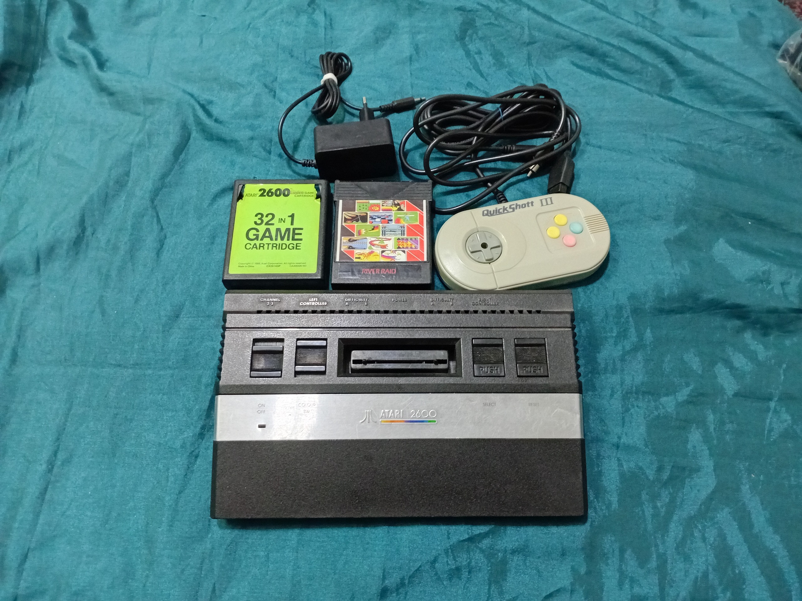 آتاری اورجینال تایوانی 2600 با دسته بازی لوازم