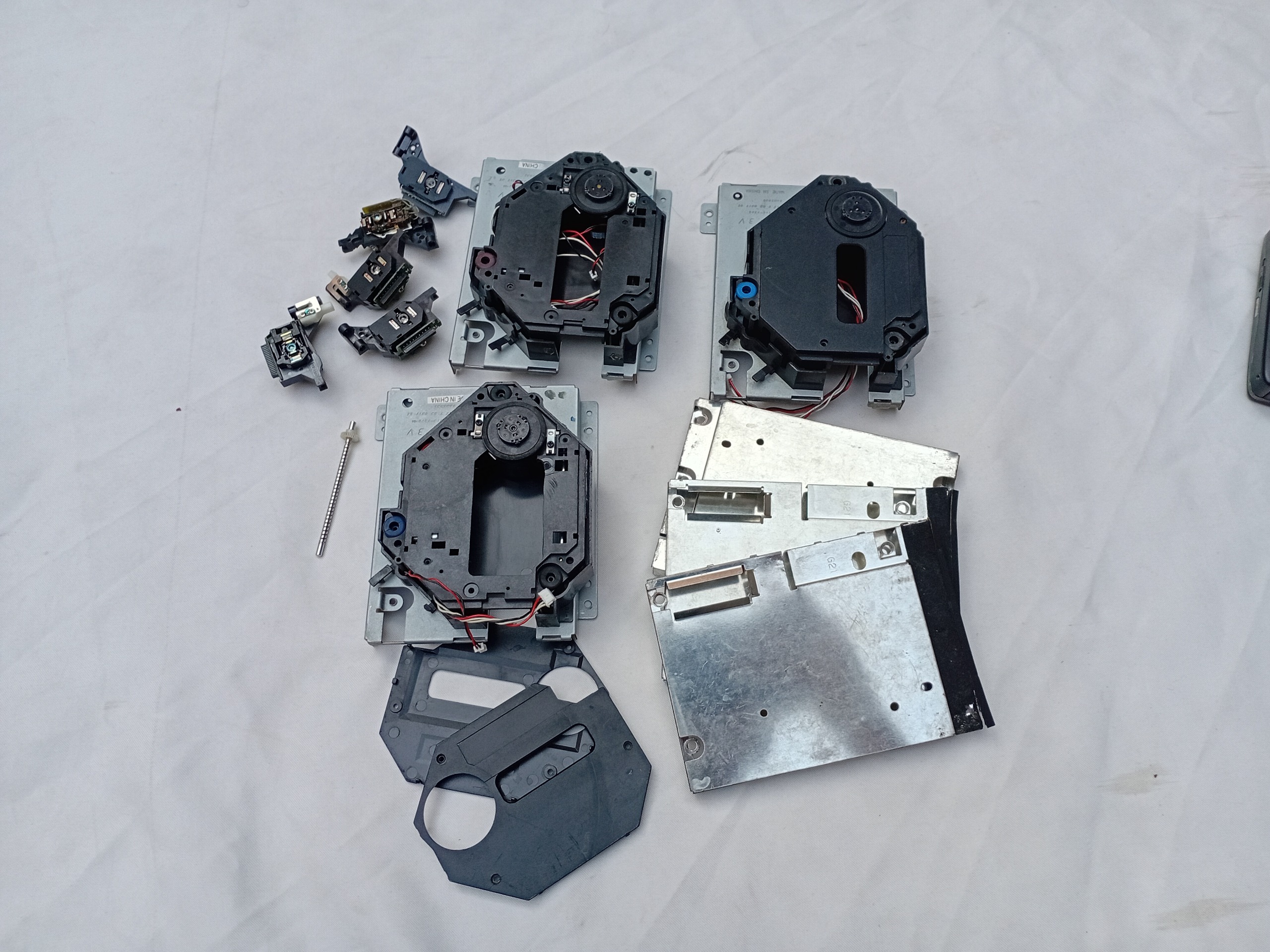 تعدادی لنز و قطعات لنز سگا دریمکست