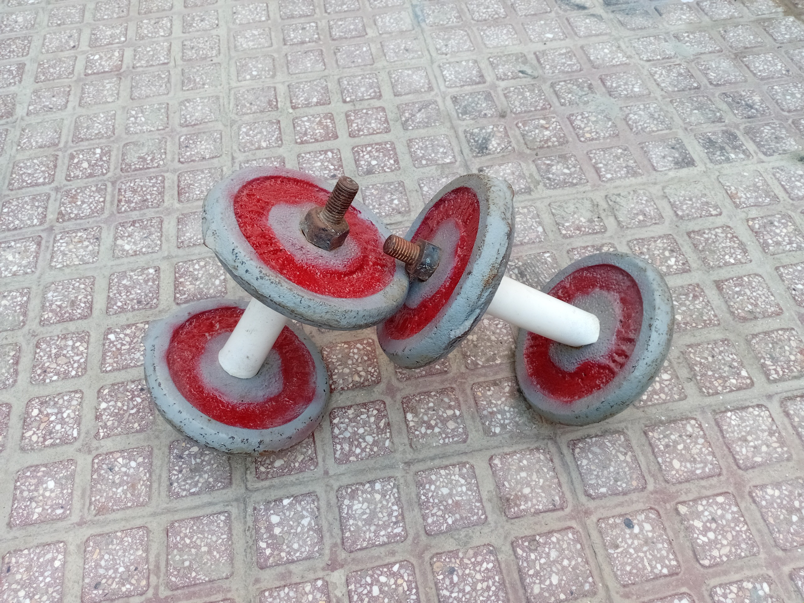 یگ جفت دمبل قدیمی ده کیلویی