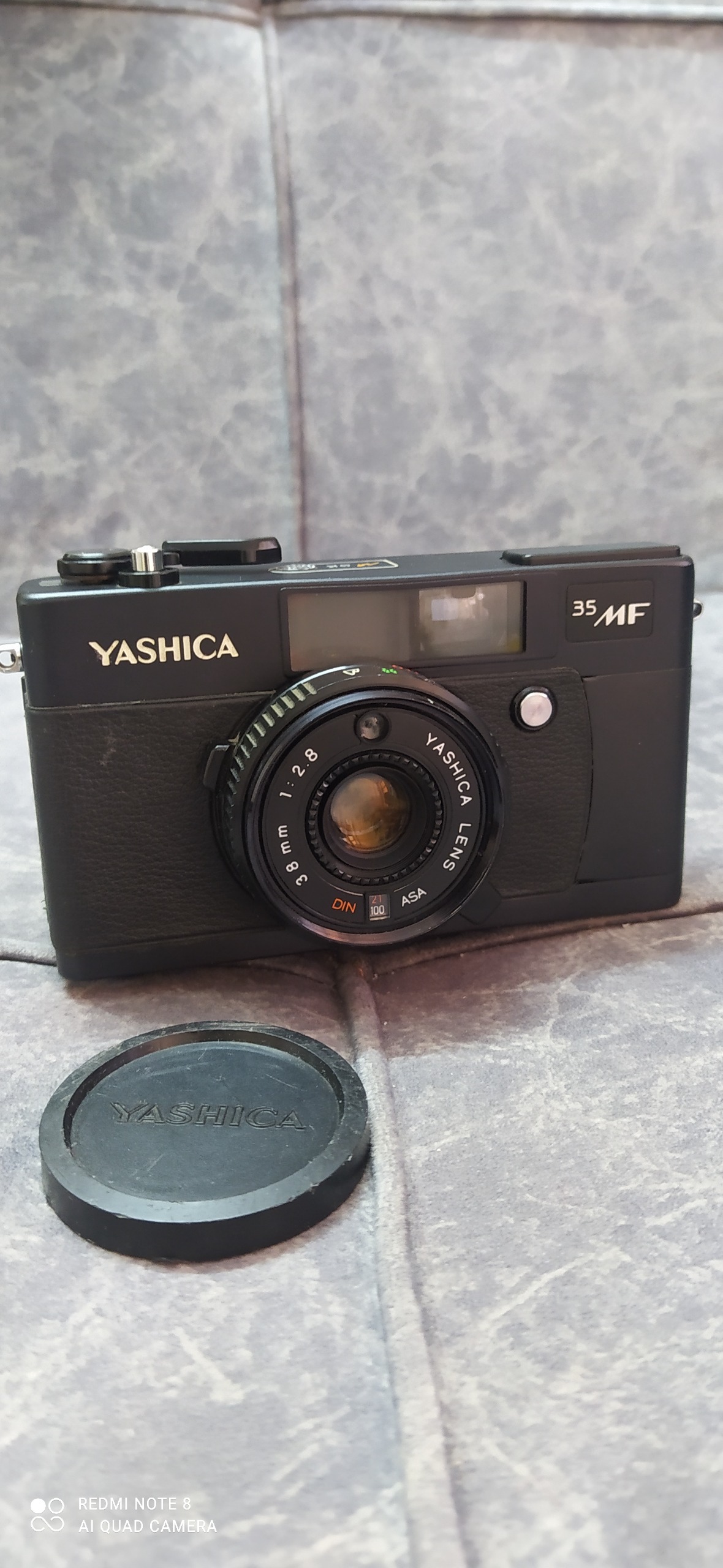 دوربین عکاسی قدیمی آنالوگ yashica