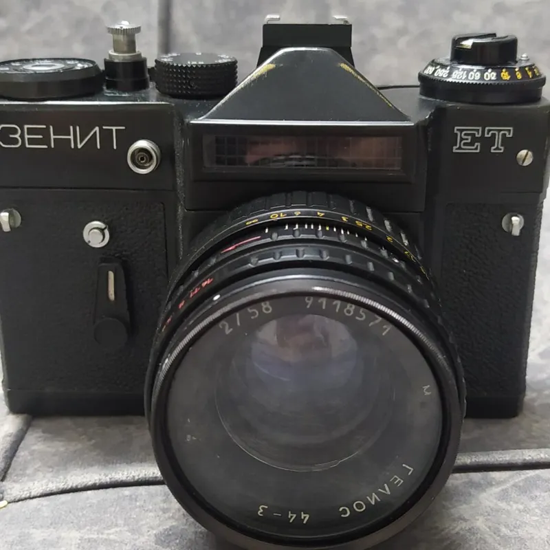 دوربین عکاسی قدیمی آنالوگ زنیت