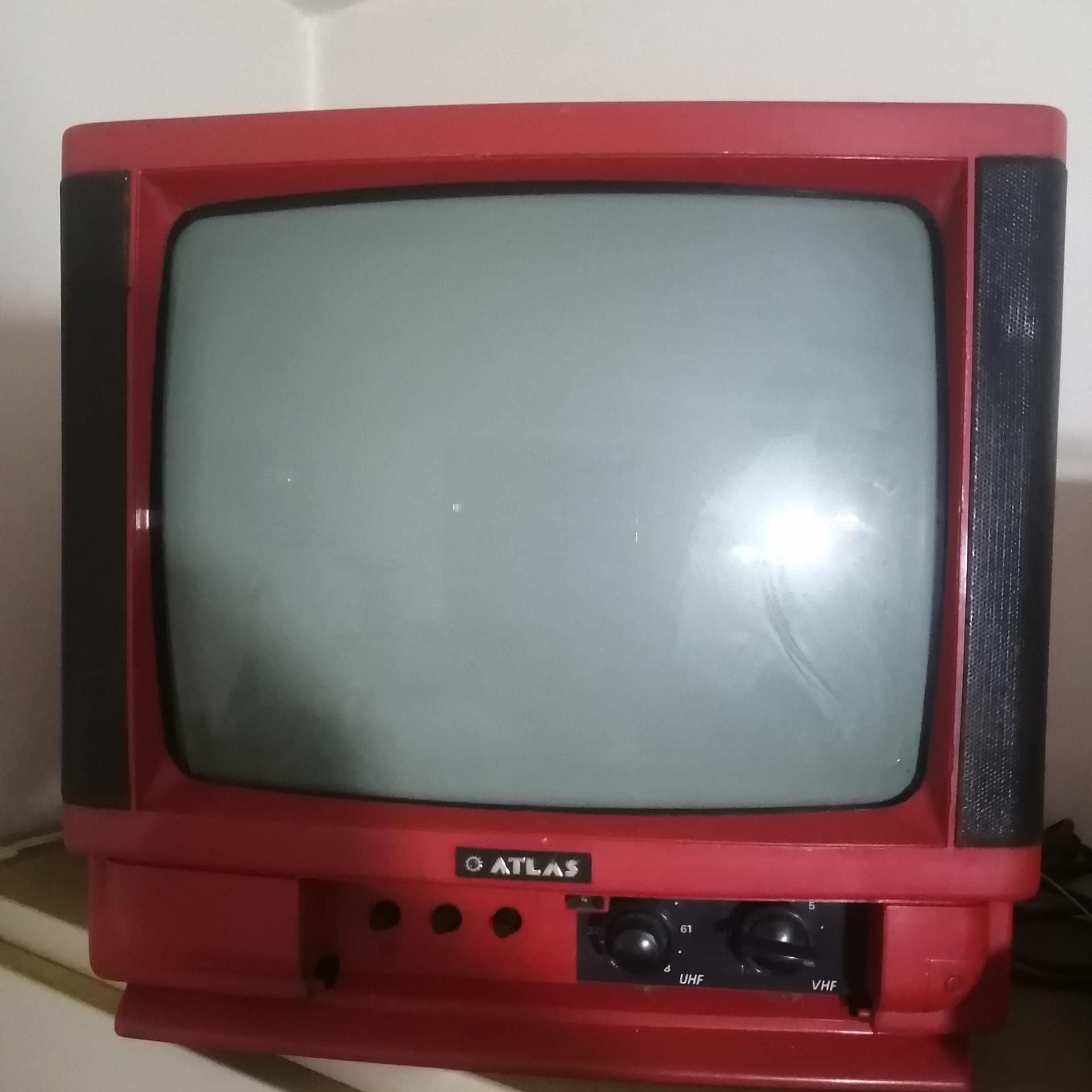 تلوزیون قدیمی سیاه و سفید