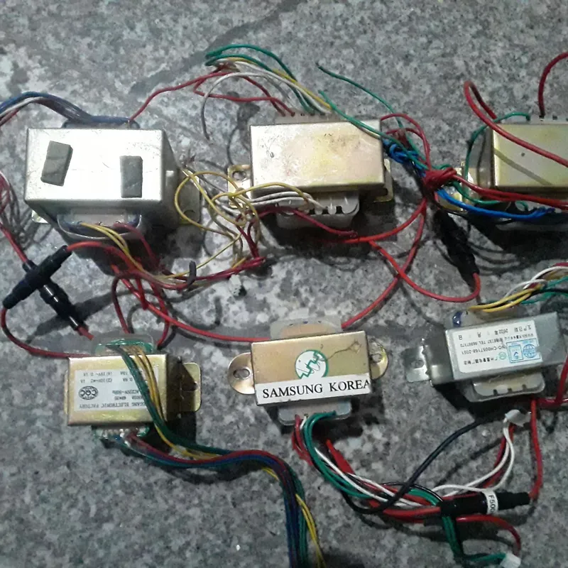 6عددترانس با ولتاژ متفاوت