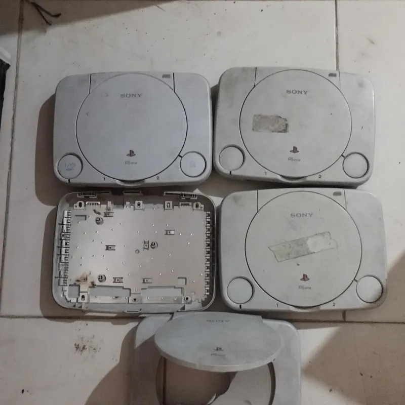 4عددقاب وبدنه کنسول پلی استیشن یک اسلیم باهم