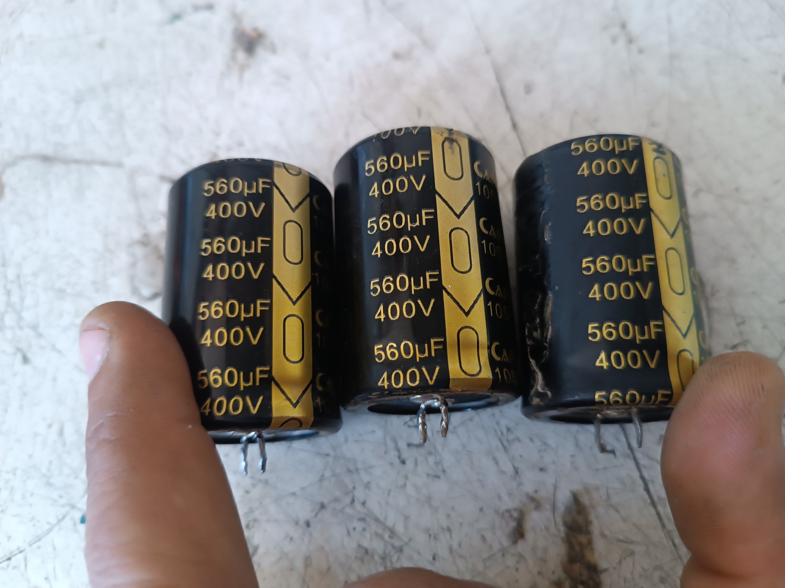 خازن560میکروفاراد400ولتی برند کاپاکا