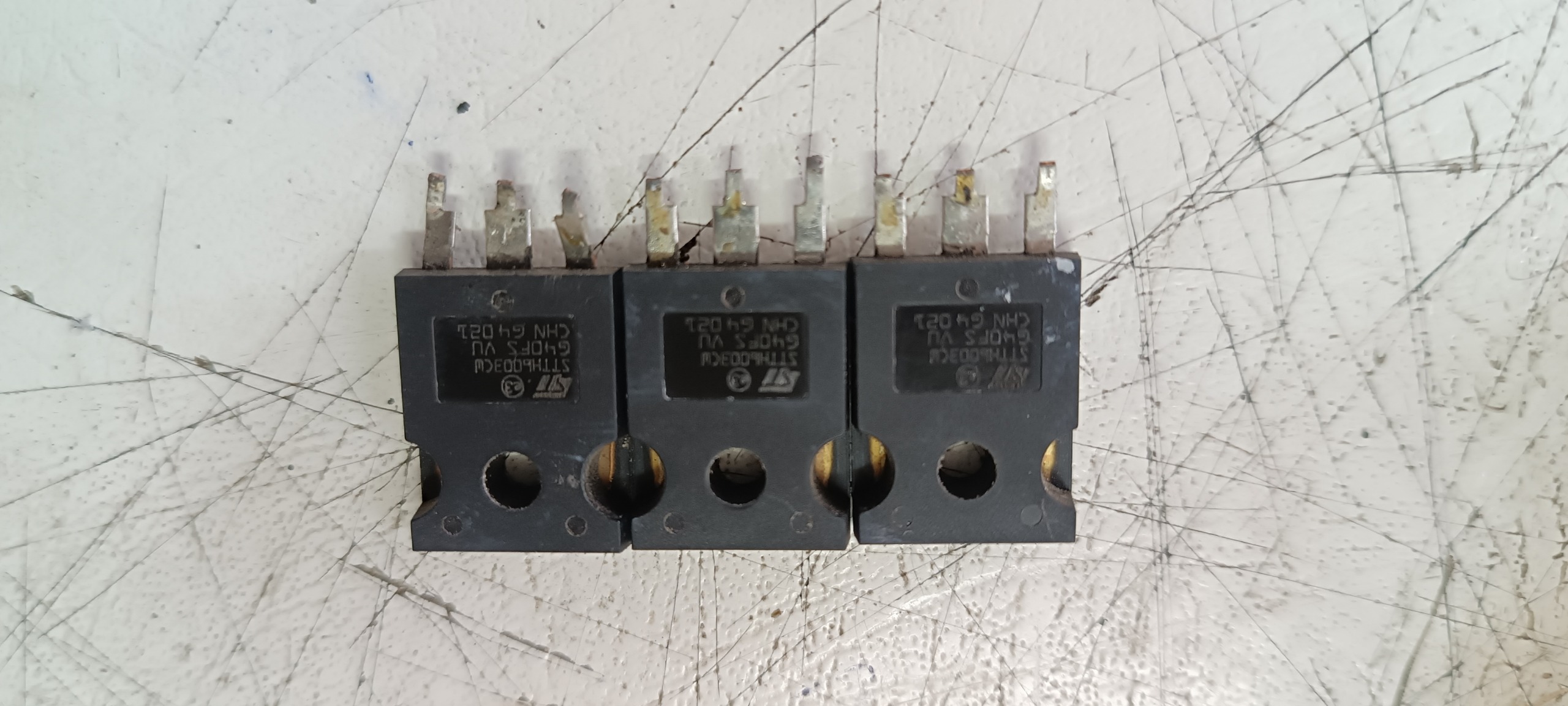 دیوددوبل 300ولت 60 آمپرssth6003cw