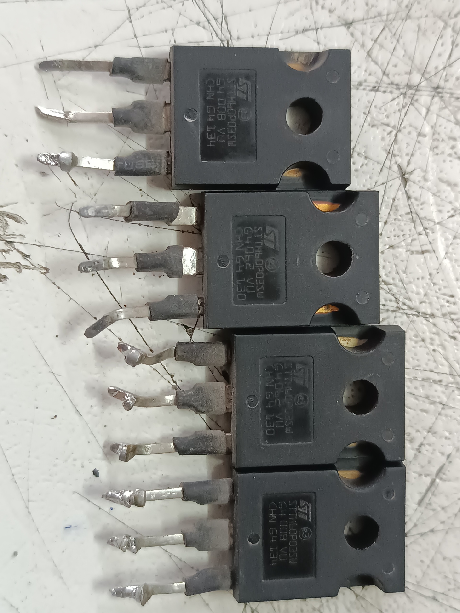 دیود دوبل 60آمپر300ولتی sst60p03sw