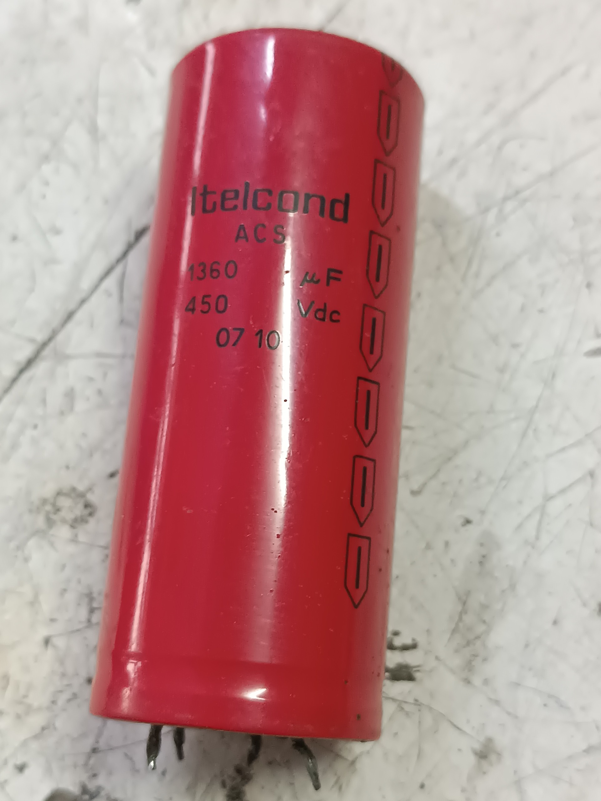 خازن 1360 میکروفاراد 450ولت