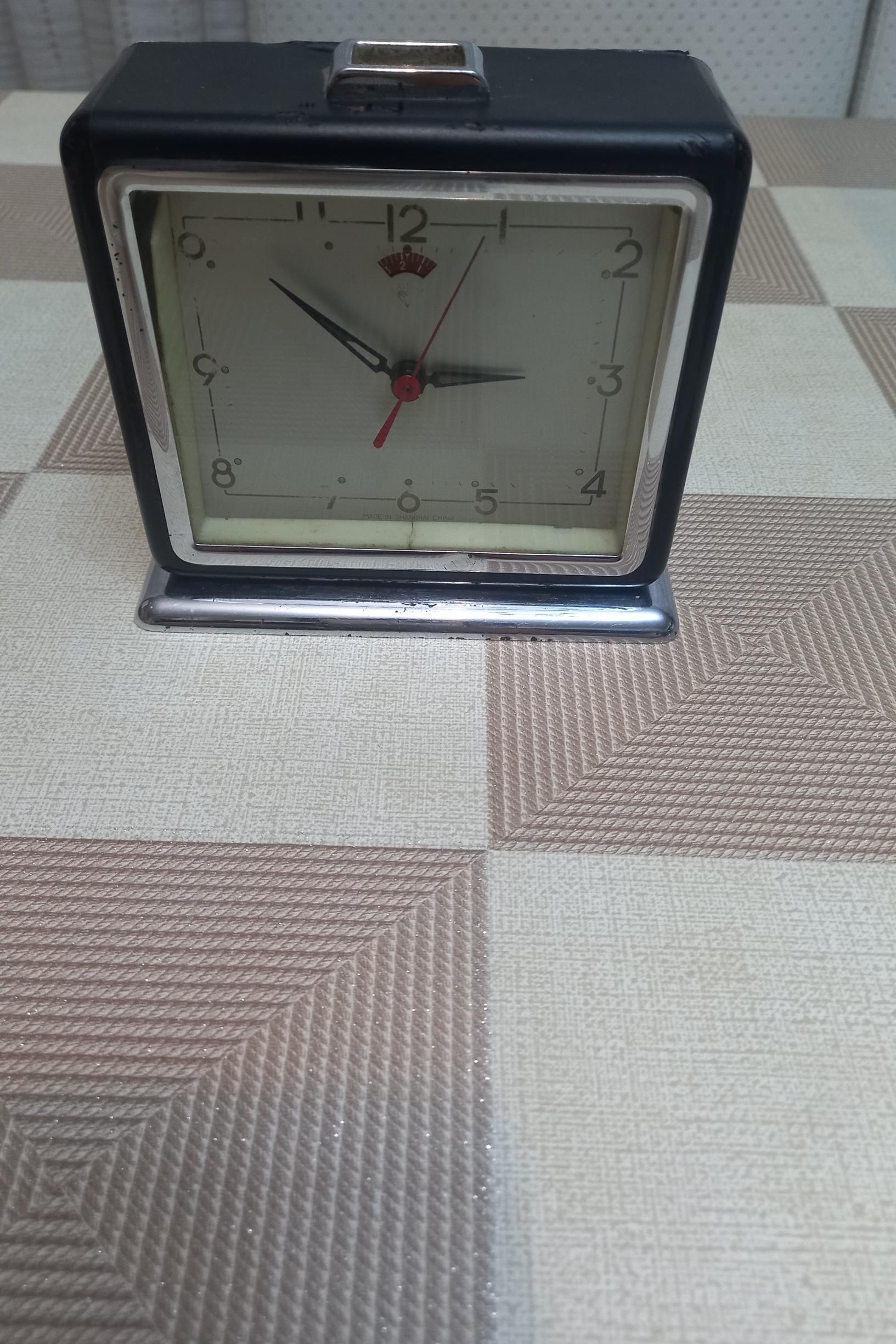 ساعت رومیزی کوکی مربعی