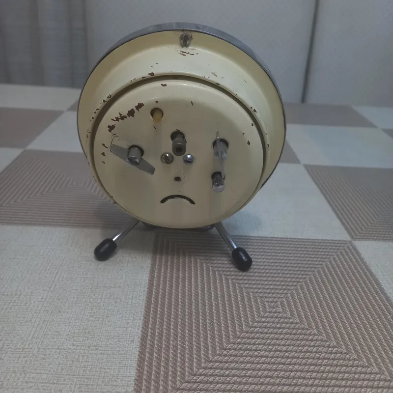 ساعت رومیزی کوکی قدیمی