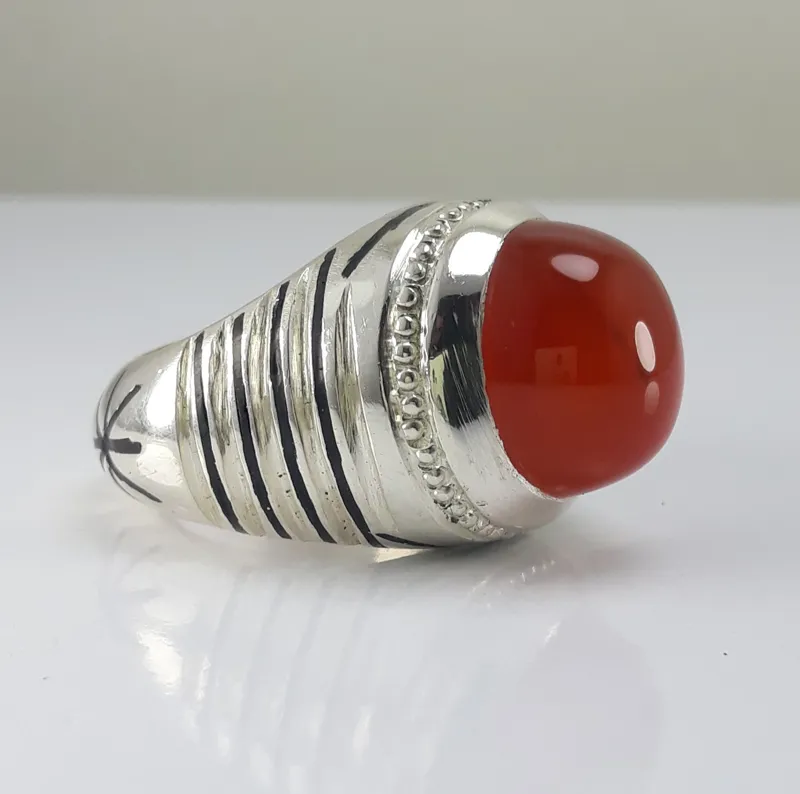 انگشتر نقره دست ساز عقیق یمنی لک دار معدنی