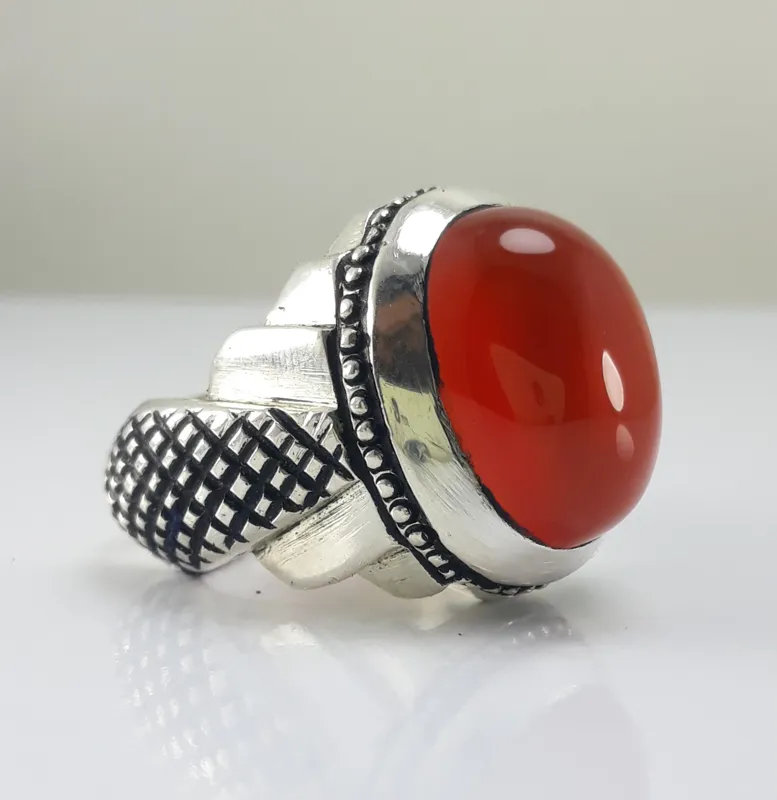 انگشتر نقره دست ساز عقیق آبدار معدنی