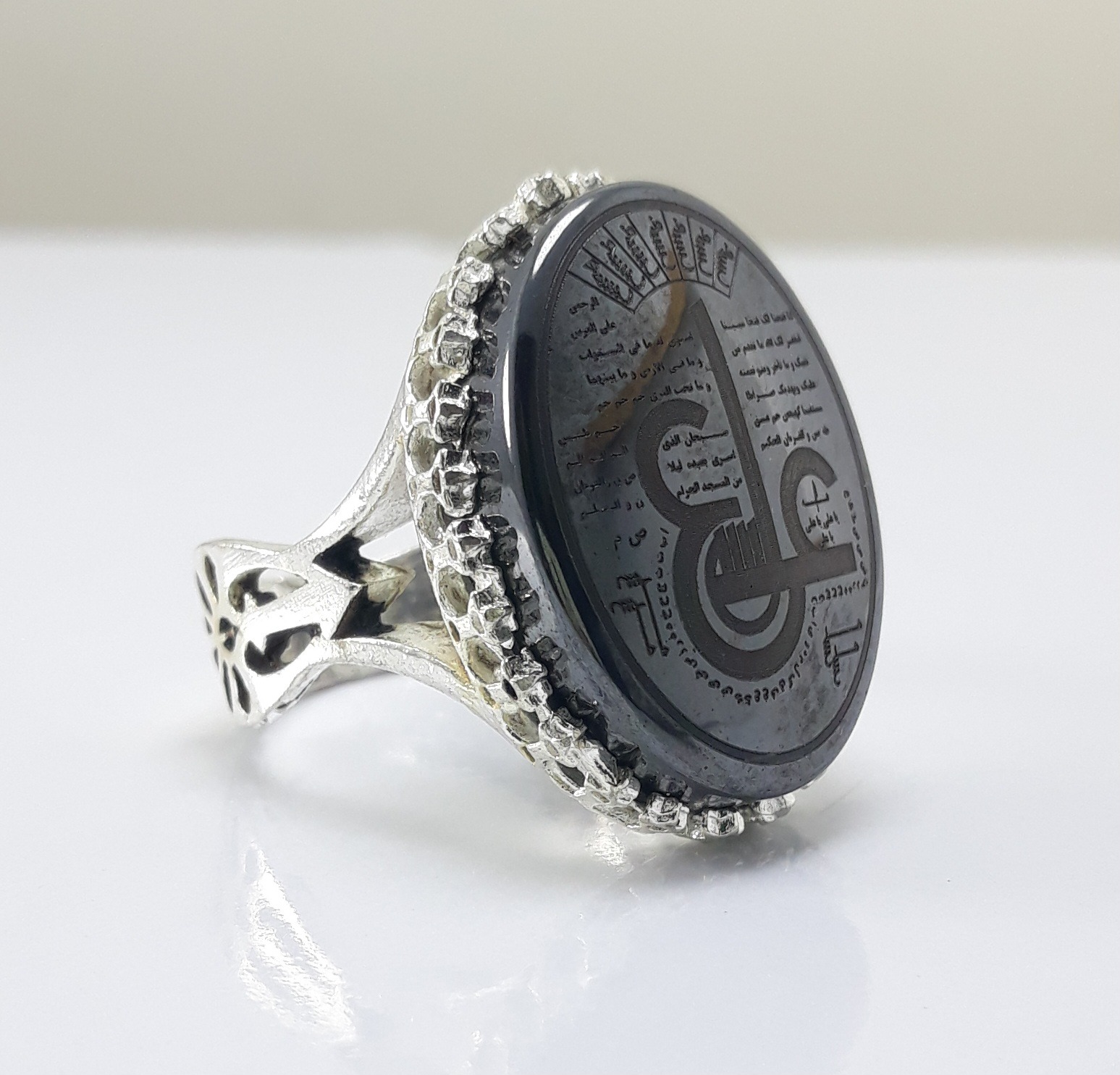 انگشتر با نگین حدید معدنی عین العلی