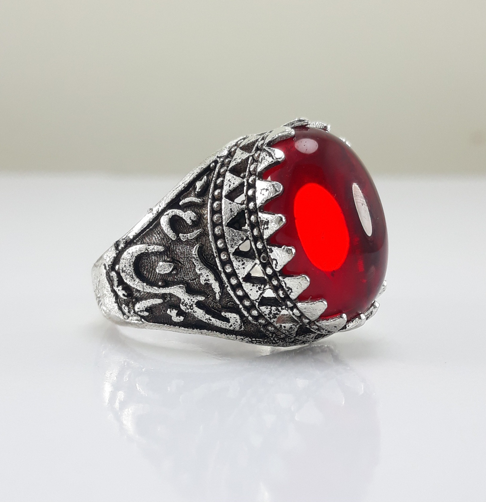 انگشتر یاقوت قرمز