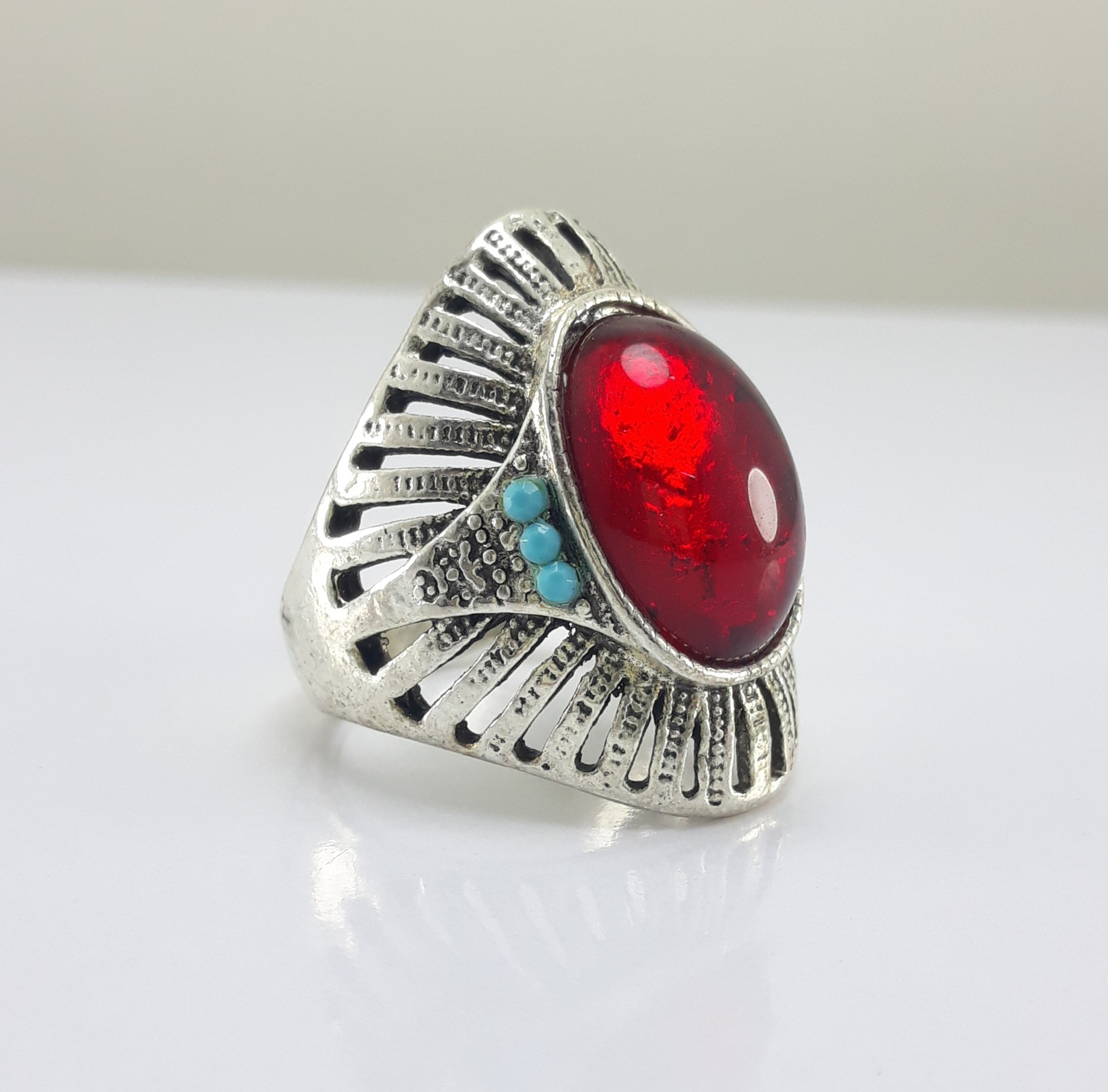 انگشتر یاقوت آلبالویی اسپورت