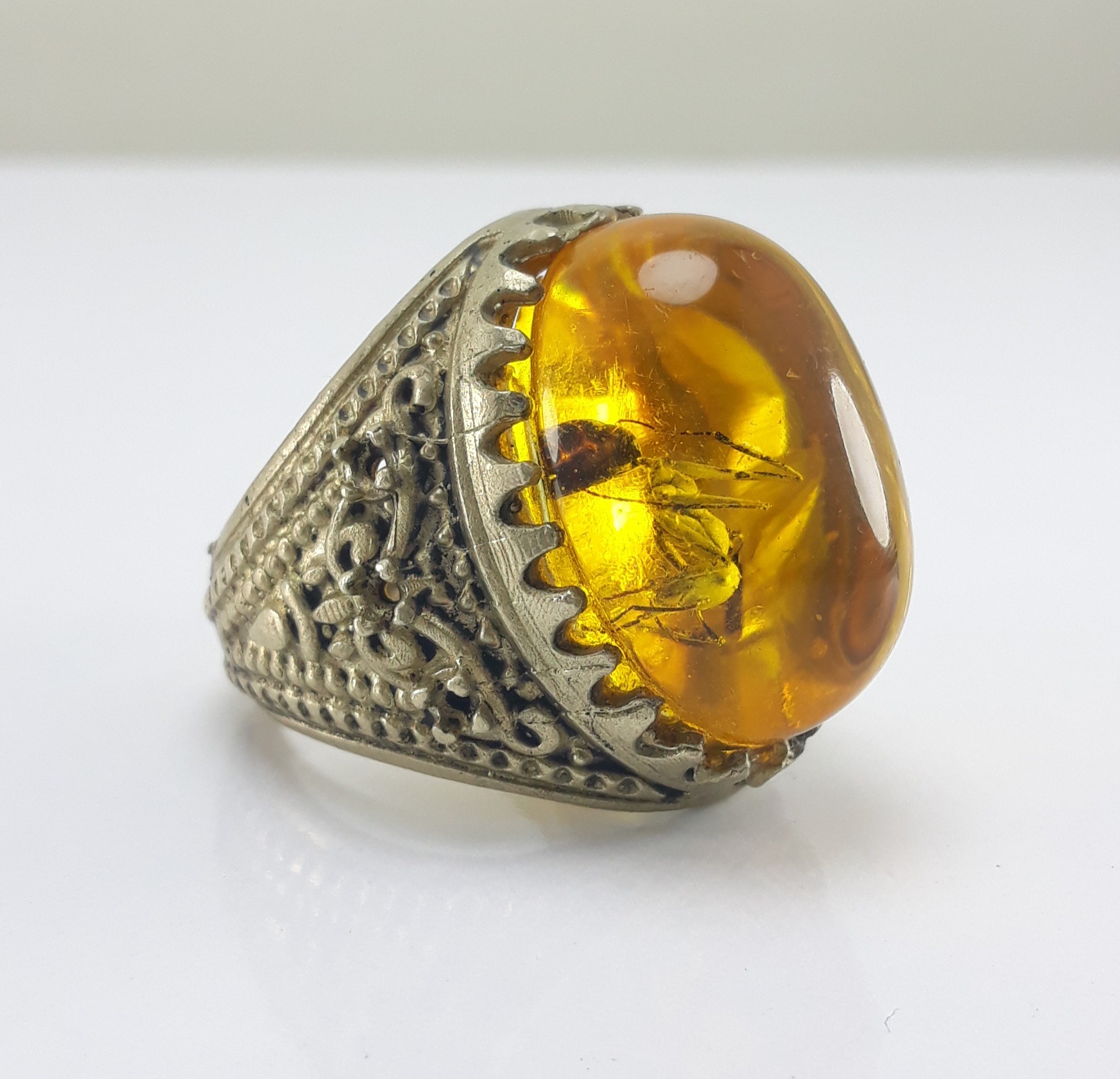 انگشتر کهربا مورچه دار خاص