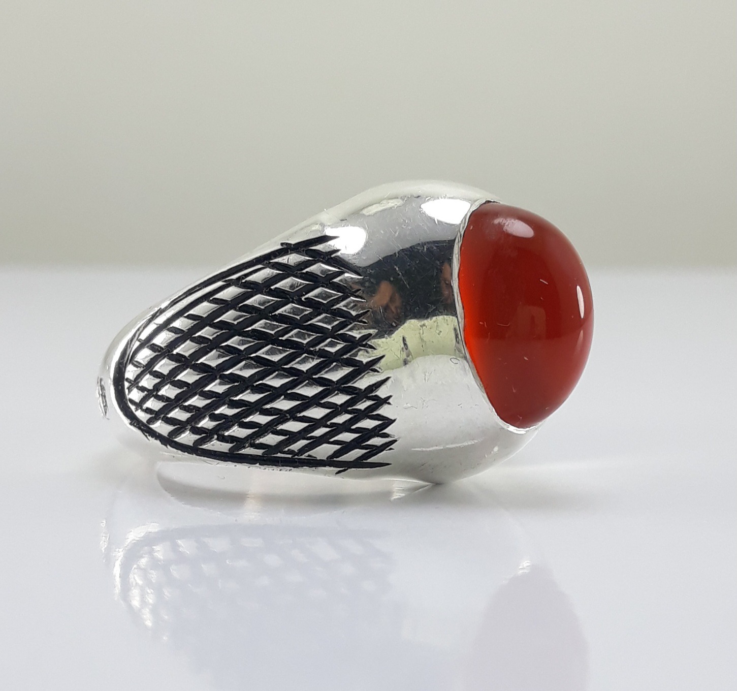 انگشتر نقره دست ساز عقیق آبدار معدنی