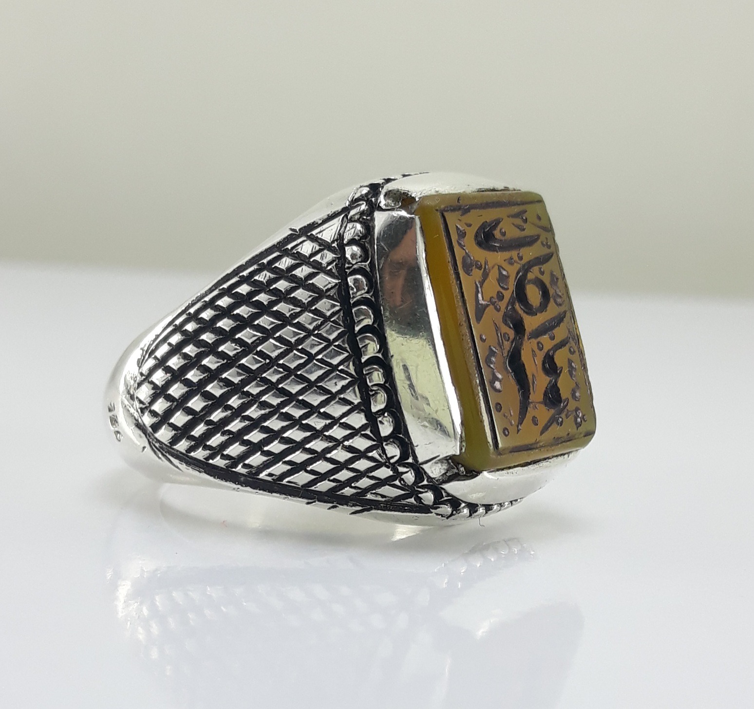 انگشتر نقره دست ساز عقیق زرد چپ خطی