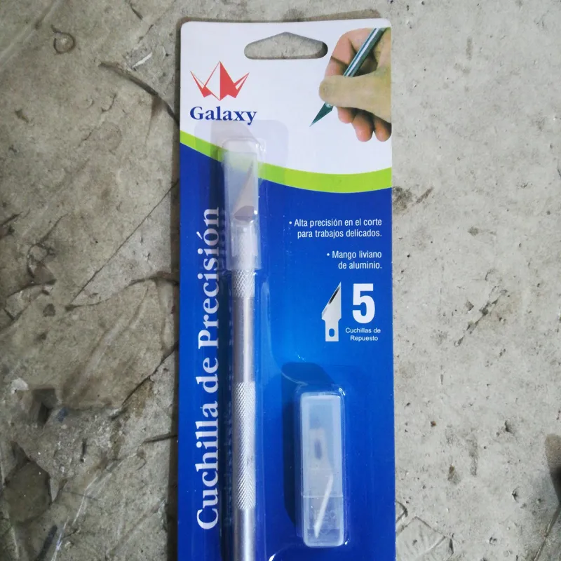 کاتر حرفه ای با تیغ