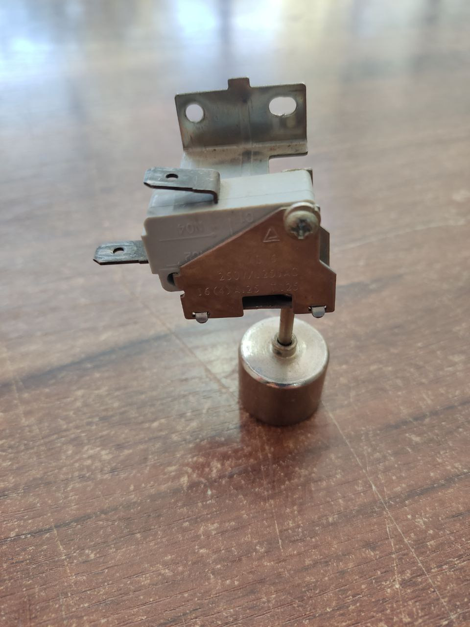 کلید قطع کن پاندول