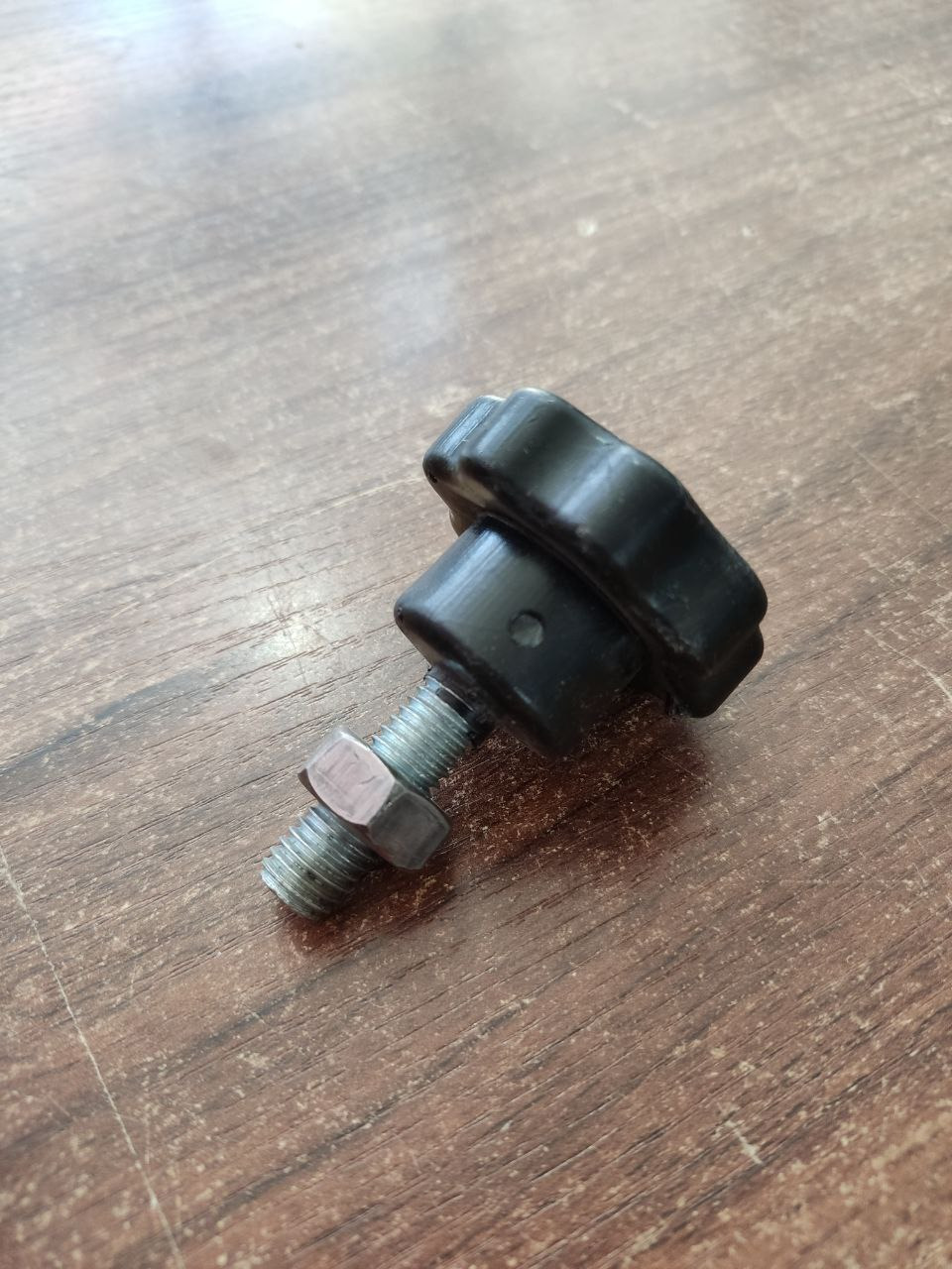 ماسوره ی مهره دار