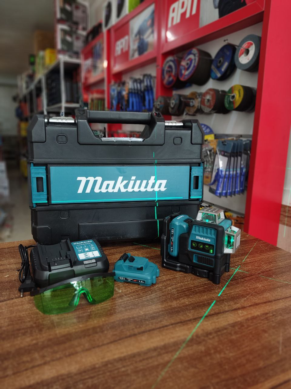 تراز لیزری 3 خط 360 درجه طرح ماکیتا