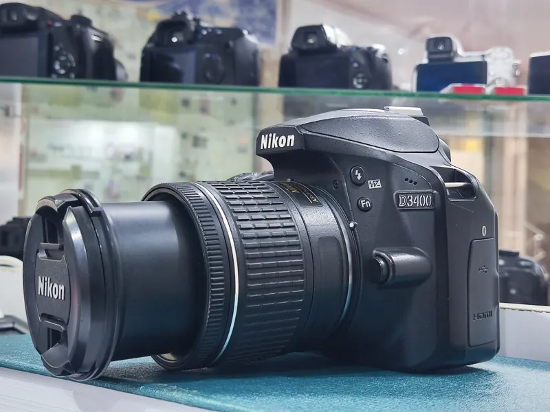 نیکون D3400 با لنز 55-18 درحد آک و تمییز
