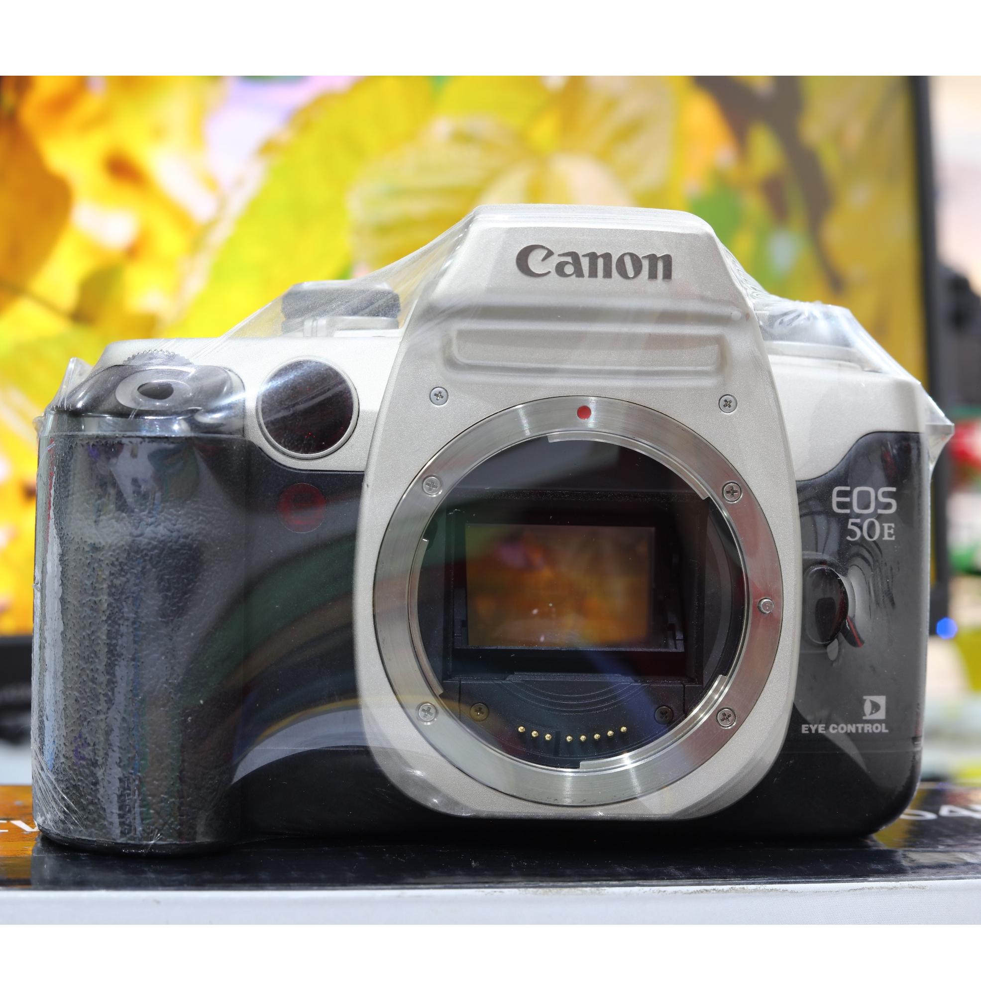 دوربین آنالوگ Canon EOS 50E در حد آک