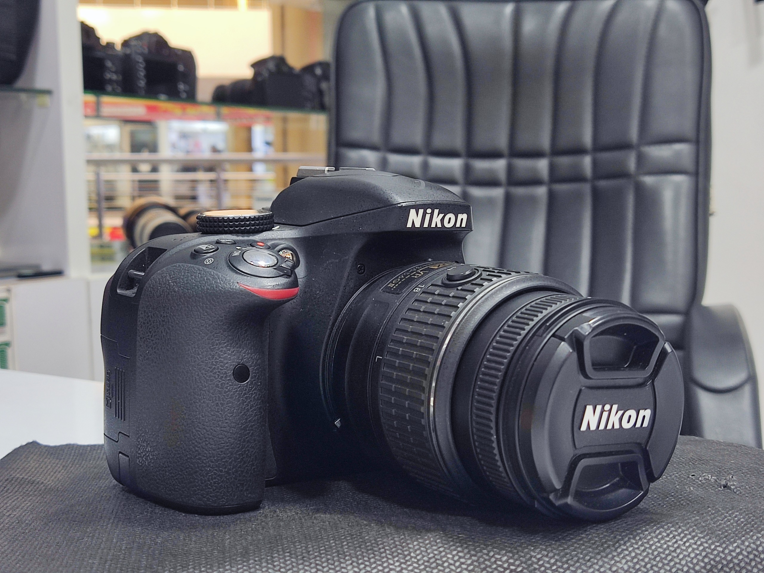 دوربین Nikon D3300 در حد آک با 3800 شات