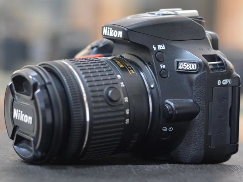 دوربین نیکون NIKON D5600 خیلی تمییز