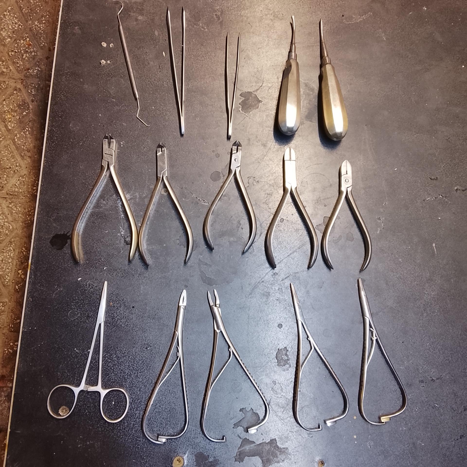 تعدادی ابزار ظریف کاری