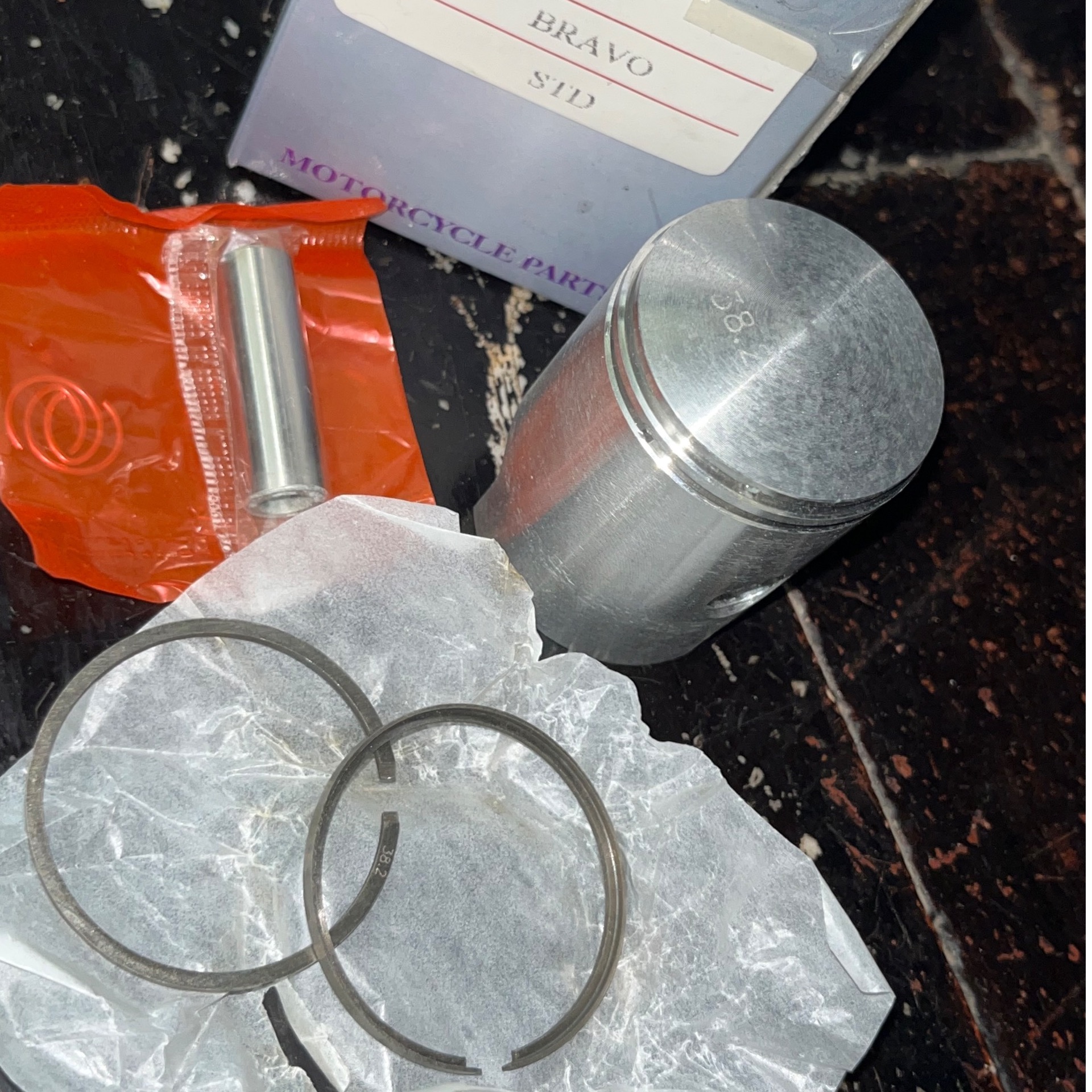 دست کامل رینگ و پیستون موتور گازی براوو