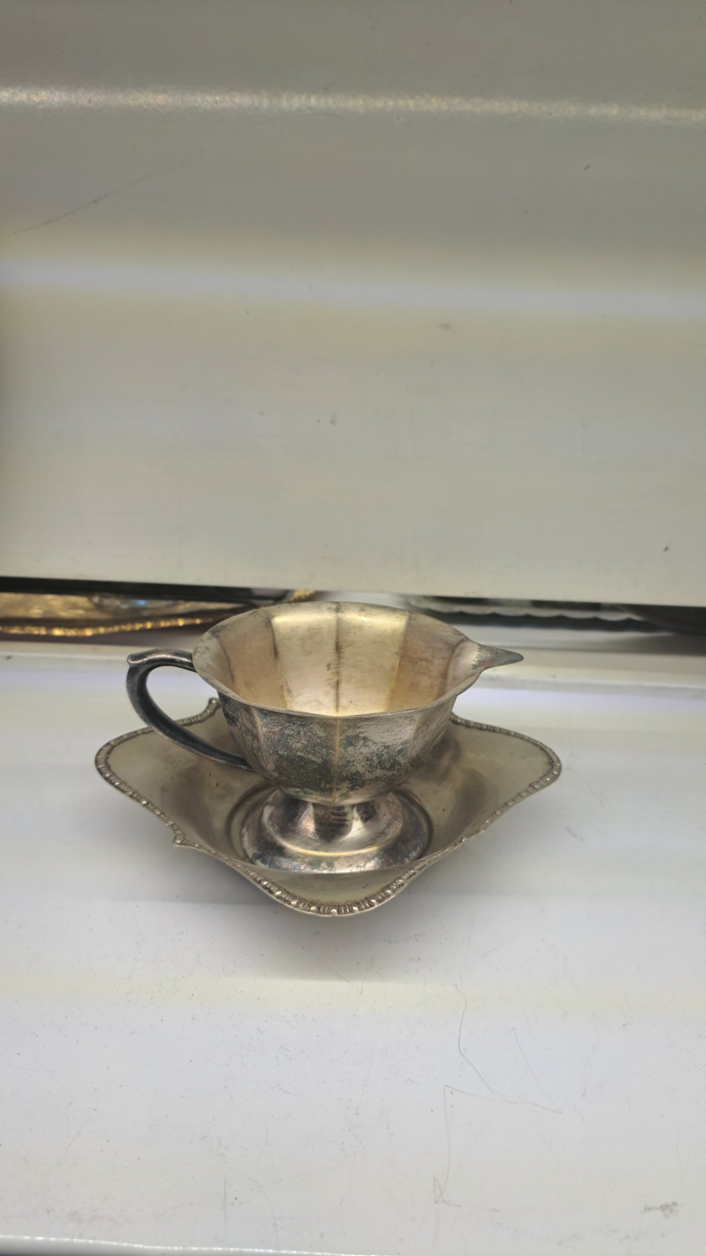 سس خوری و ظرف نوربلین انگلیسی