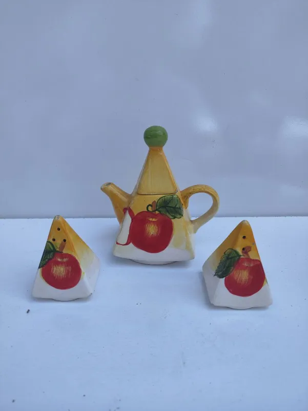 قوری و نمک پاش قدیمی