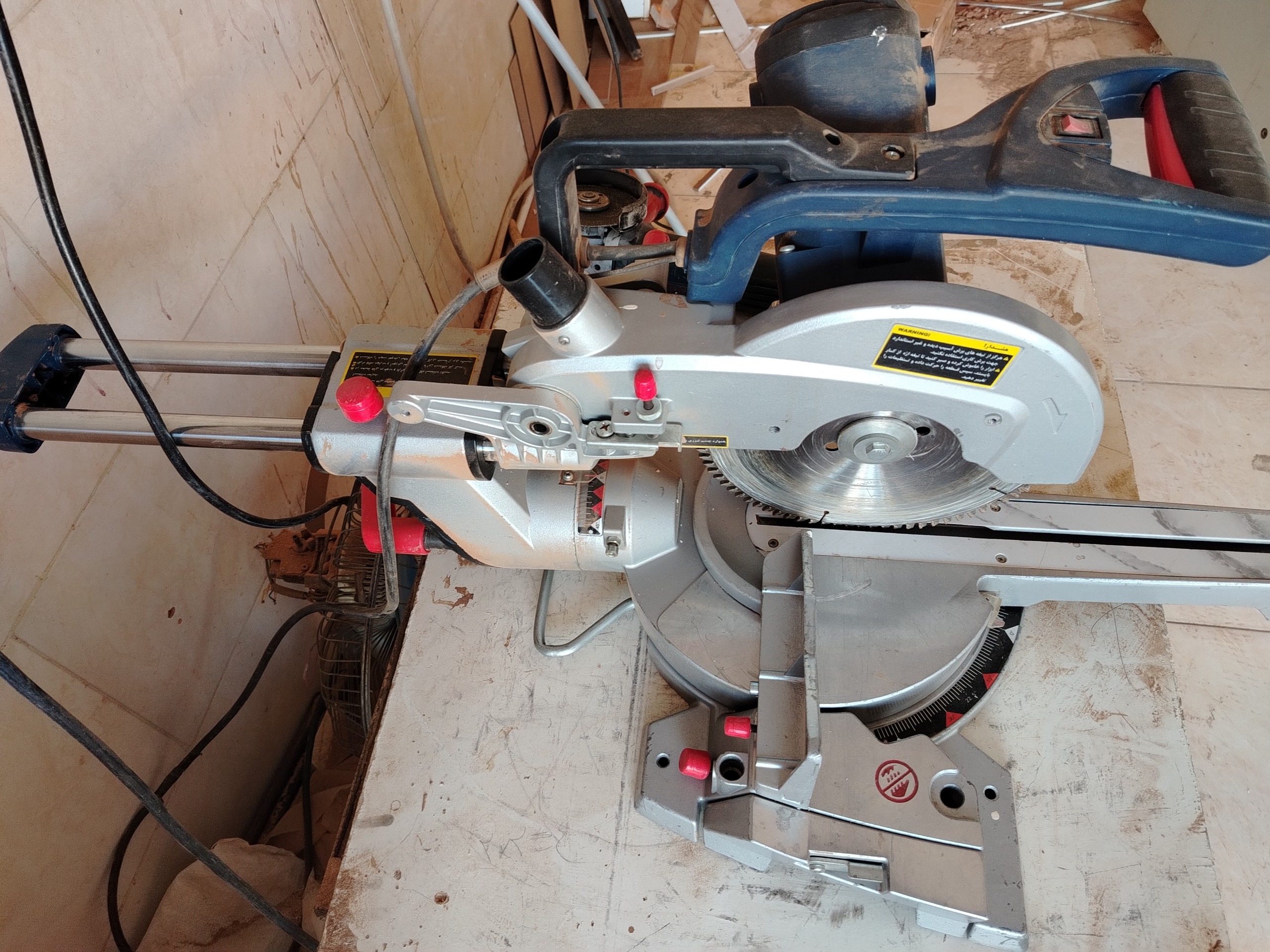 فارسی بر کشویی توسن