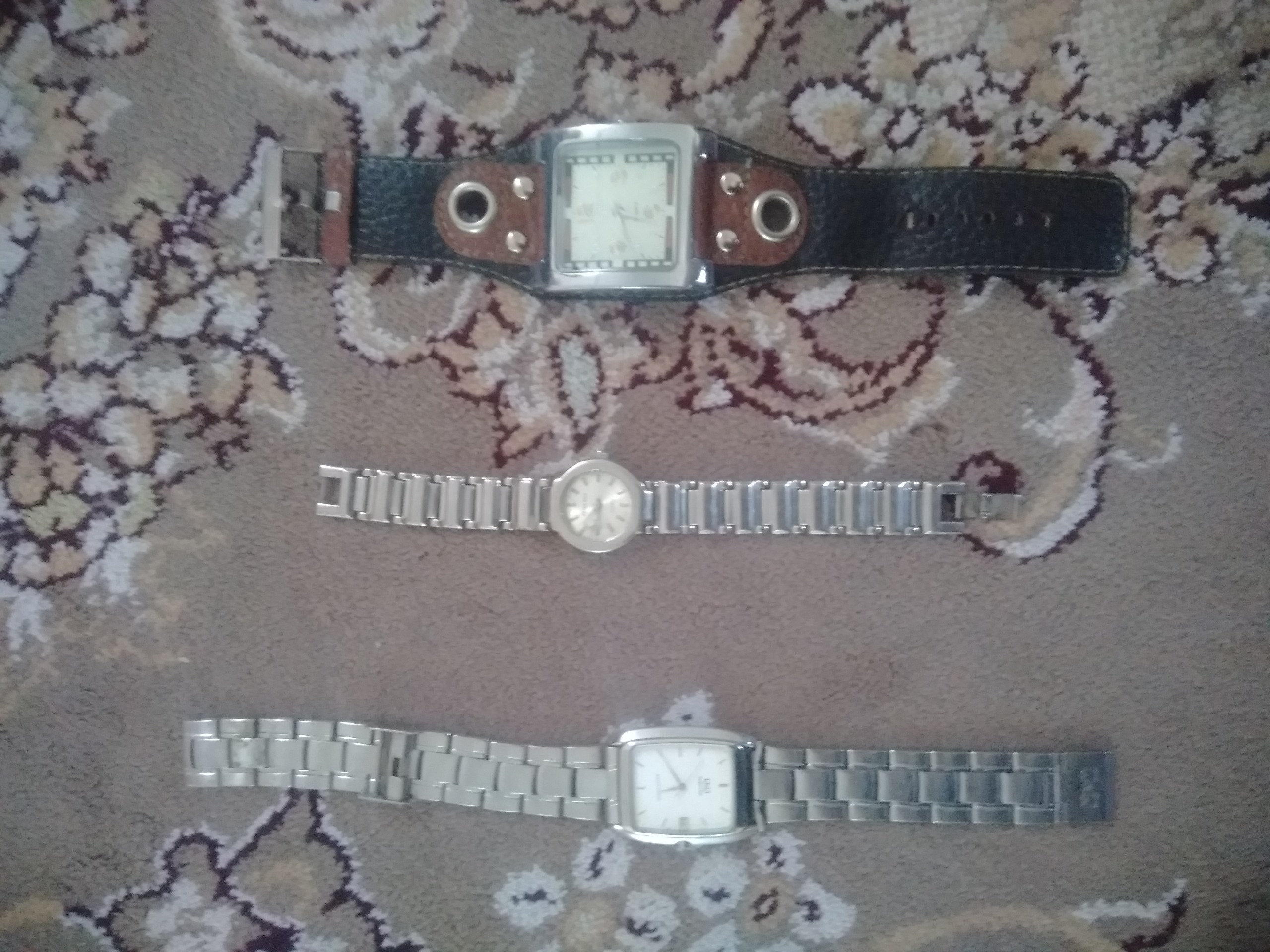 سه عدد ساعت