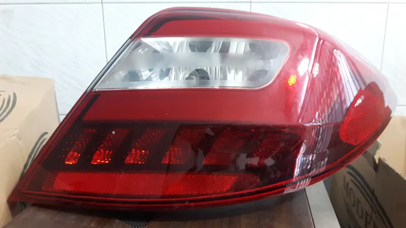 چراغ خطر عقب سمت راست دنا پلاس