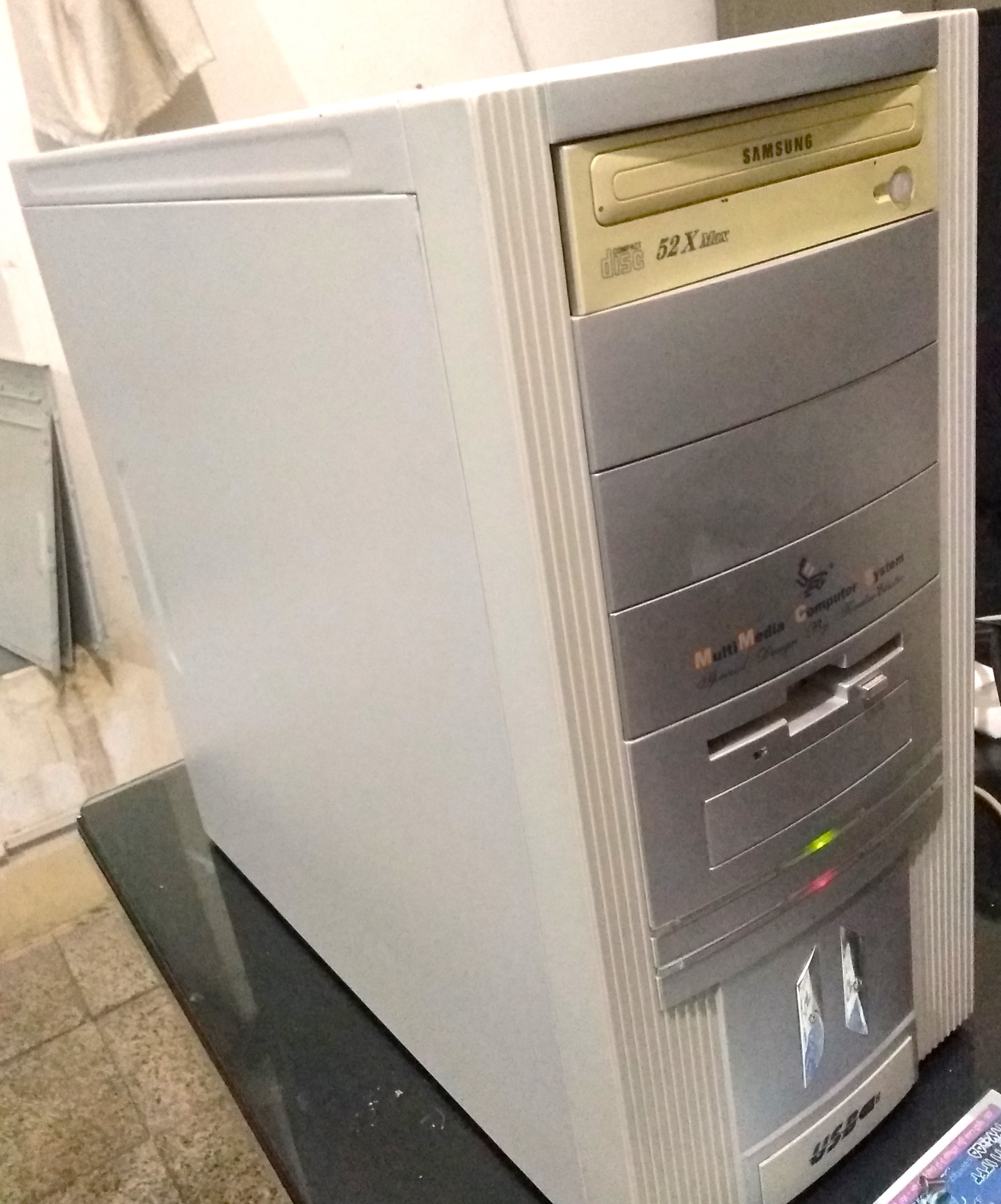 کیس کامپیوتر قدیمی