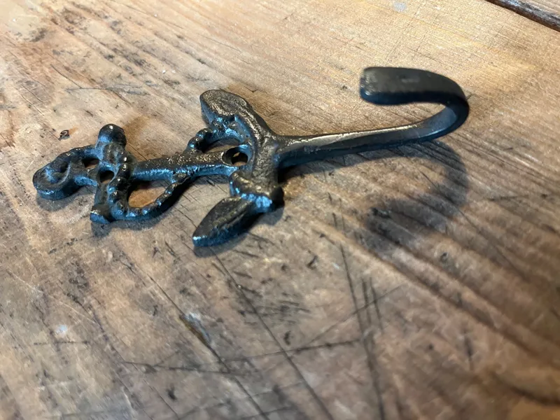 قلاب چوب لباسی طرح لنگر